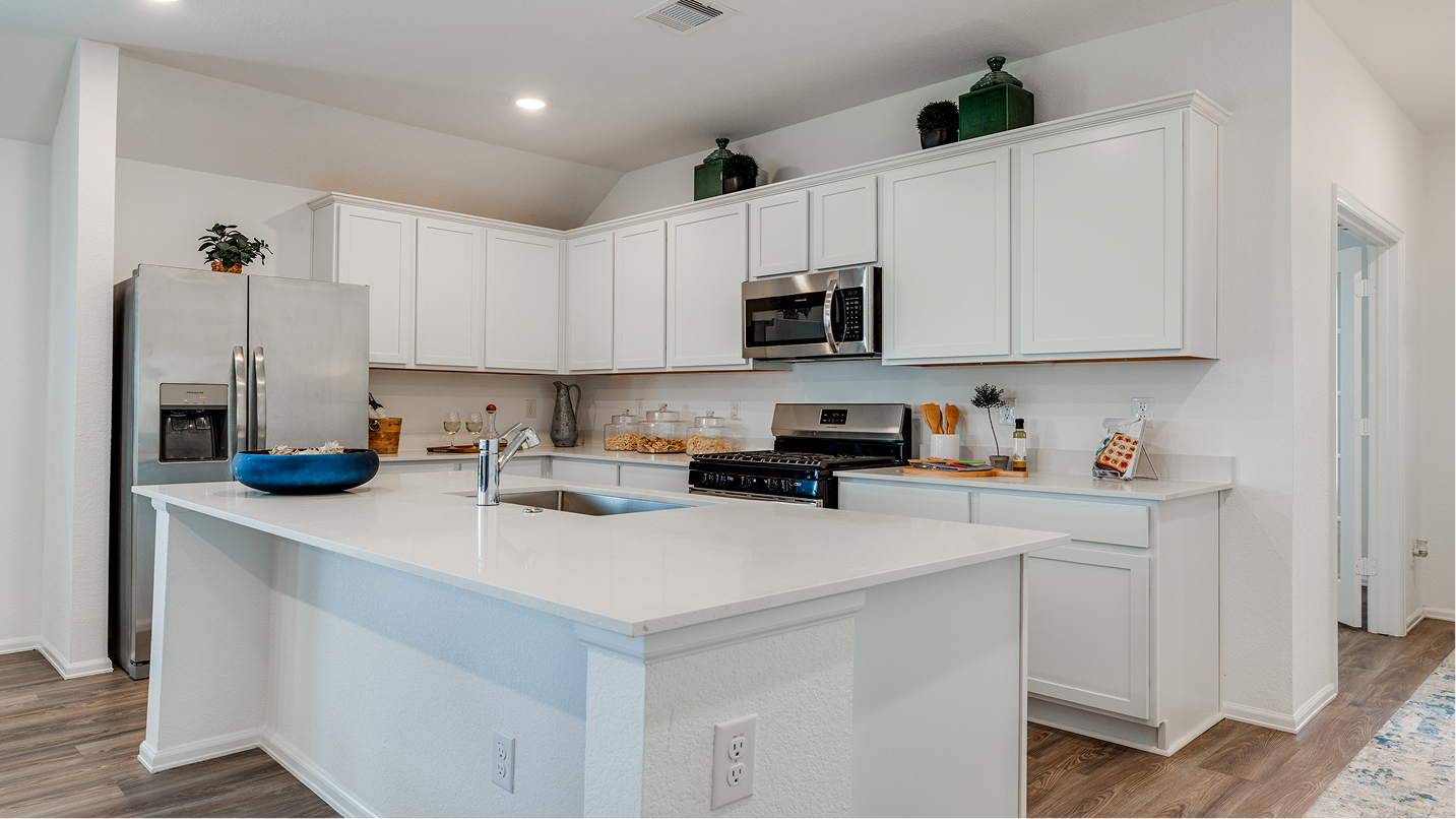 6432 Clover II Kitchen 2of10 F1 080125