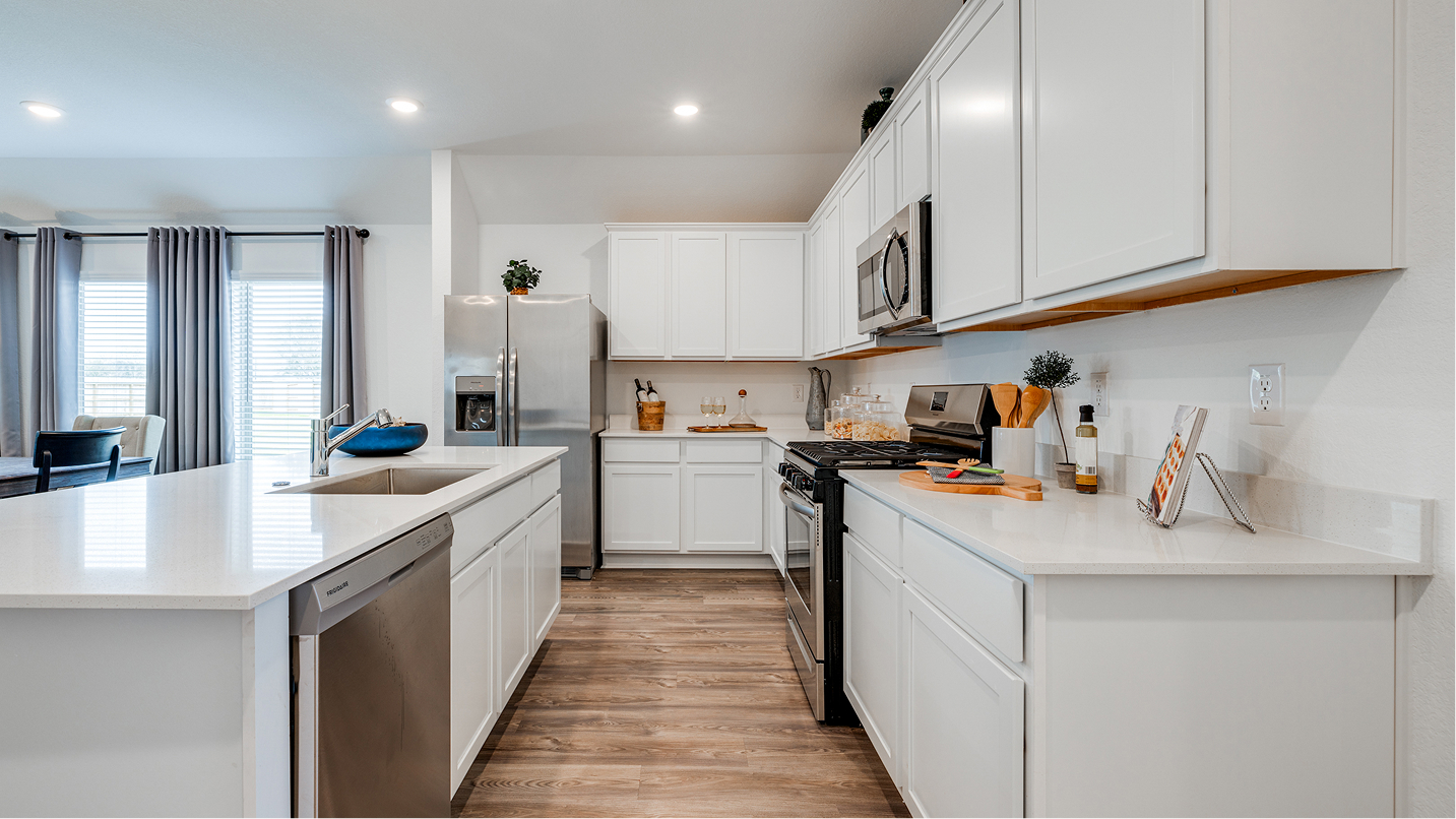 6432 Clover II Kitchen 6of10 F1 080125