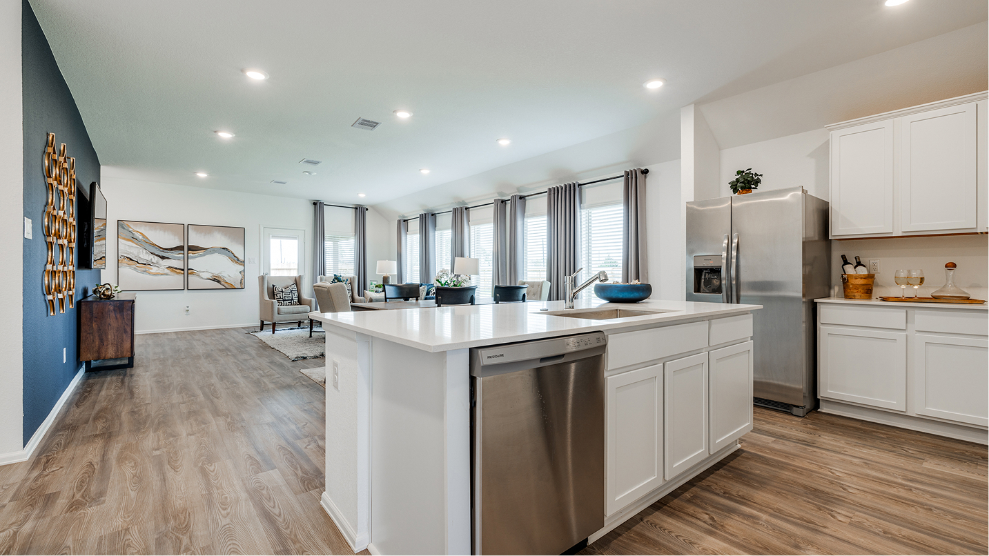 6432 Clover II Kitchen 7of10 F1 080125