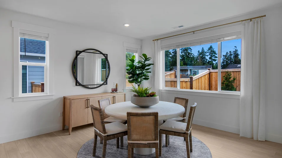 2241 Benton Dining 1of2 F1 Base2