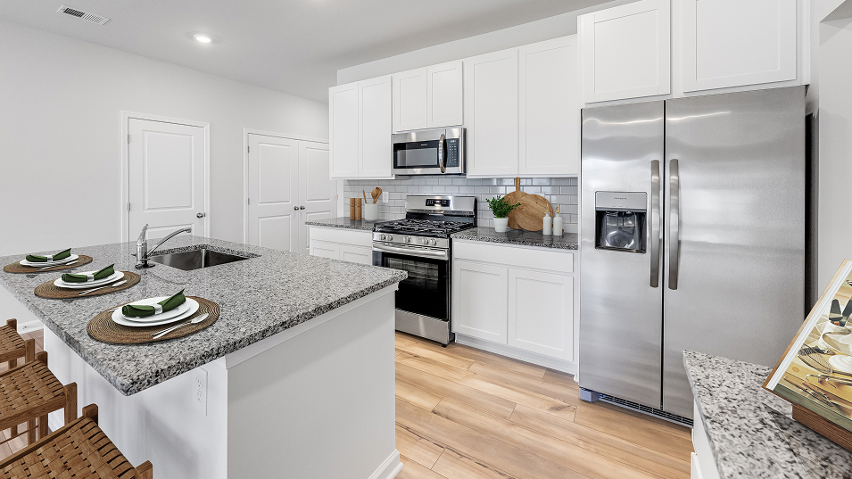 1572 Exeter Kitchen 2of3 F1