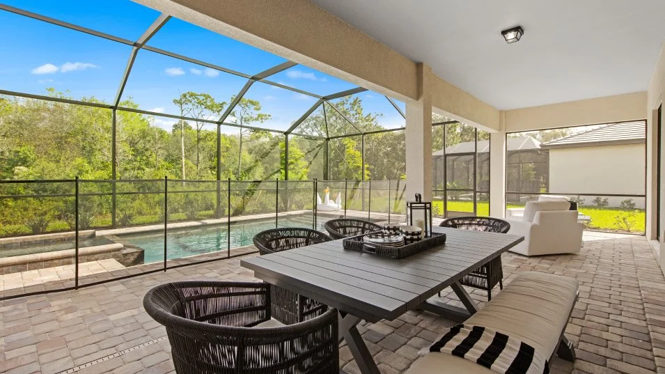 Lorraine-Lakes Estate Homes Sunset Outdoor Space