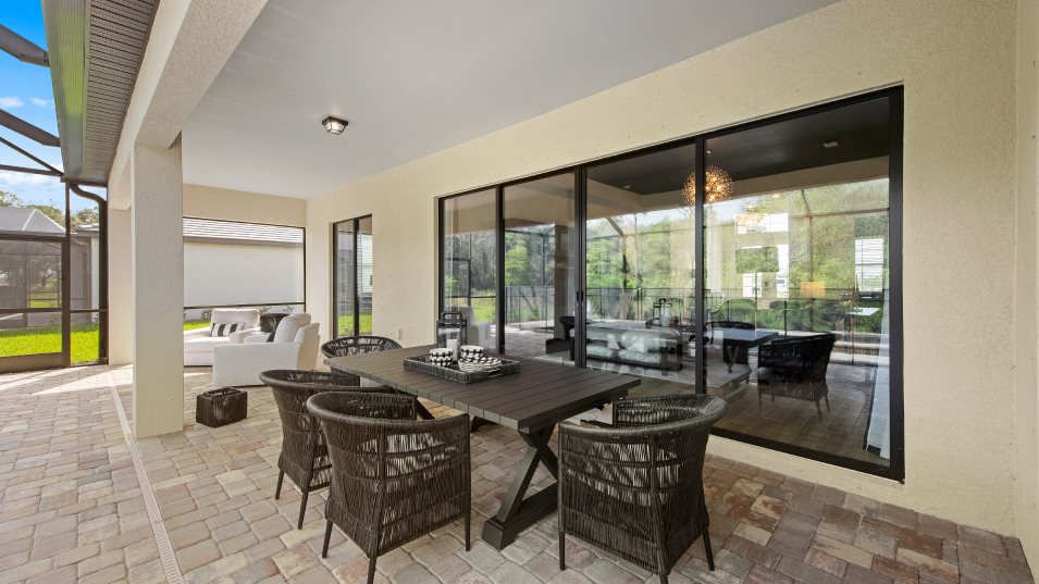 Lorraine-Lakes Estate Homes Sunset Outdoor Space