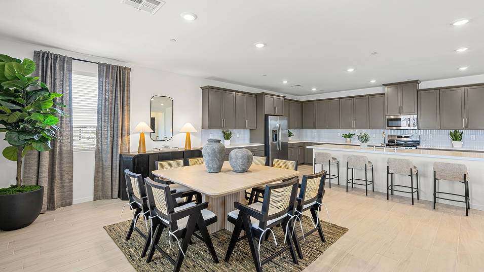 2600 Riviera Dining 2of2 F1