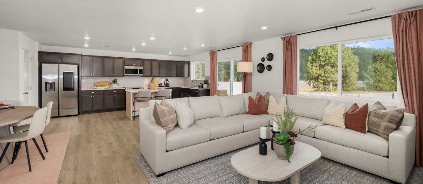 Merlot great room and kitchen