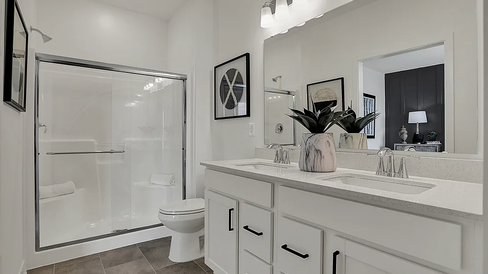 4233 Briarwood Owners Bath 1of2 F1