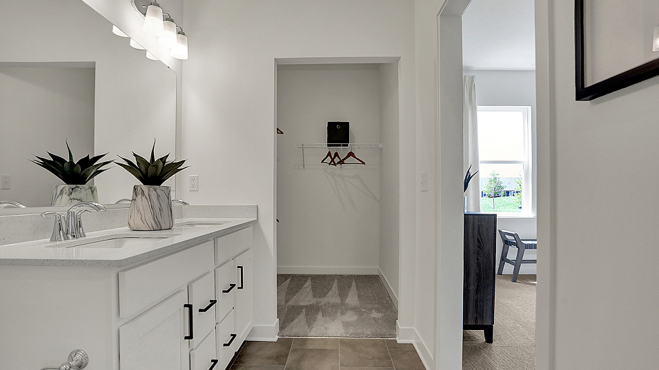 4233 Briarwood Owners Bath 2of2 F1
