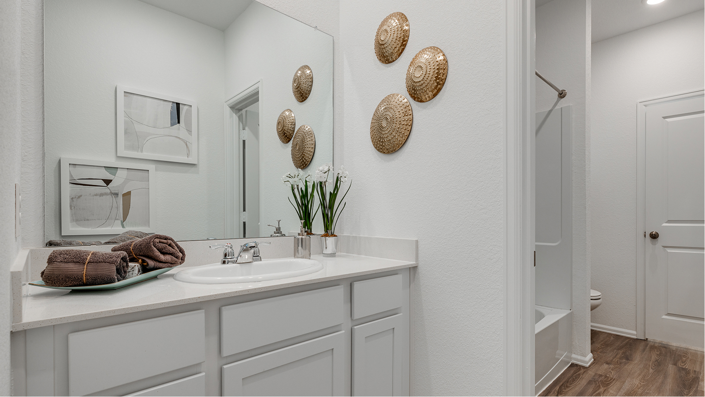 6432 Clover II Bath2 3of3 F1 080125