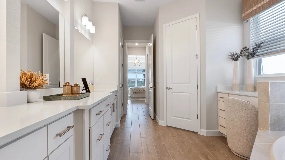 2799 Westwind II Owners Bath 2of2 Base2