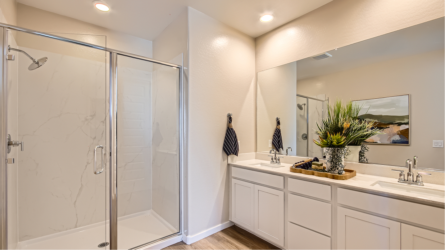 2020 Windsor Owners Bath 1of2 F2 Base2