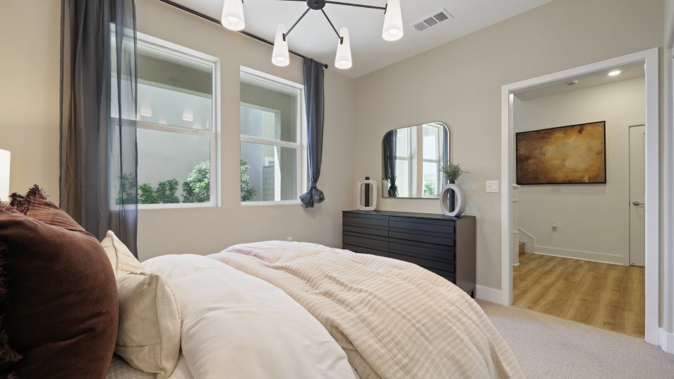 Aluna 1X bedroom3 styled as a guest room