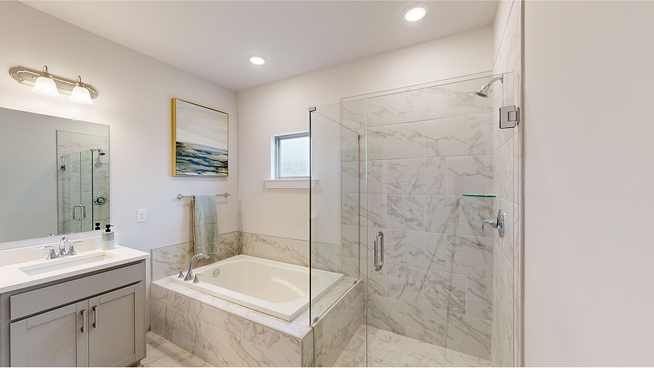2253 Independence II Owners Bath 1of2 F1 041425