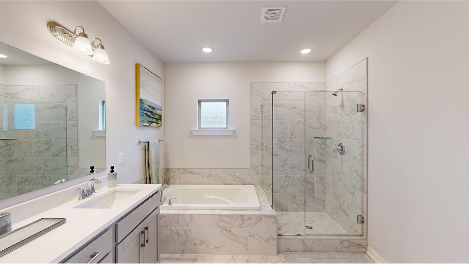 2253 Independence II Owners Bath 2of2 F1 041425
