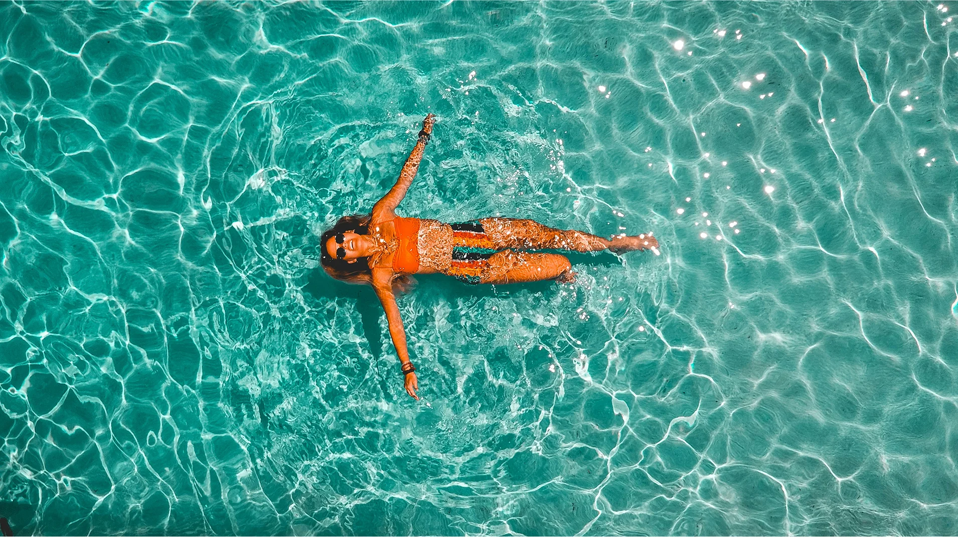 N Pic Activities Water Swimming Woman Floating Pool
