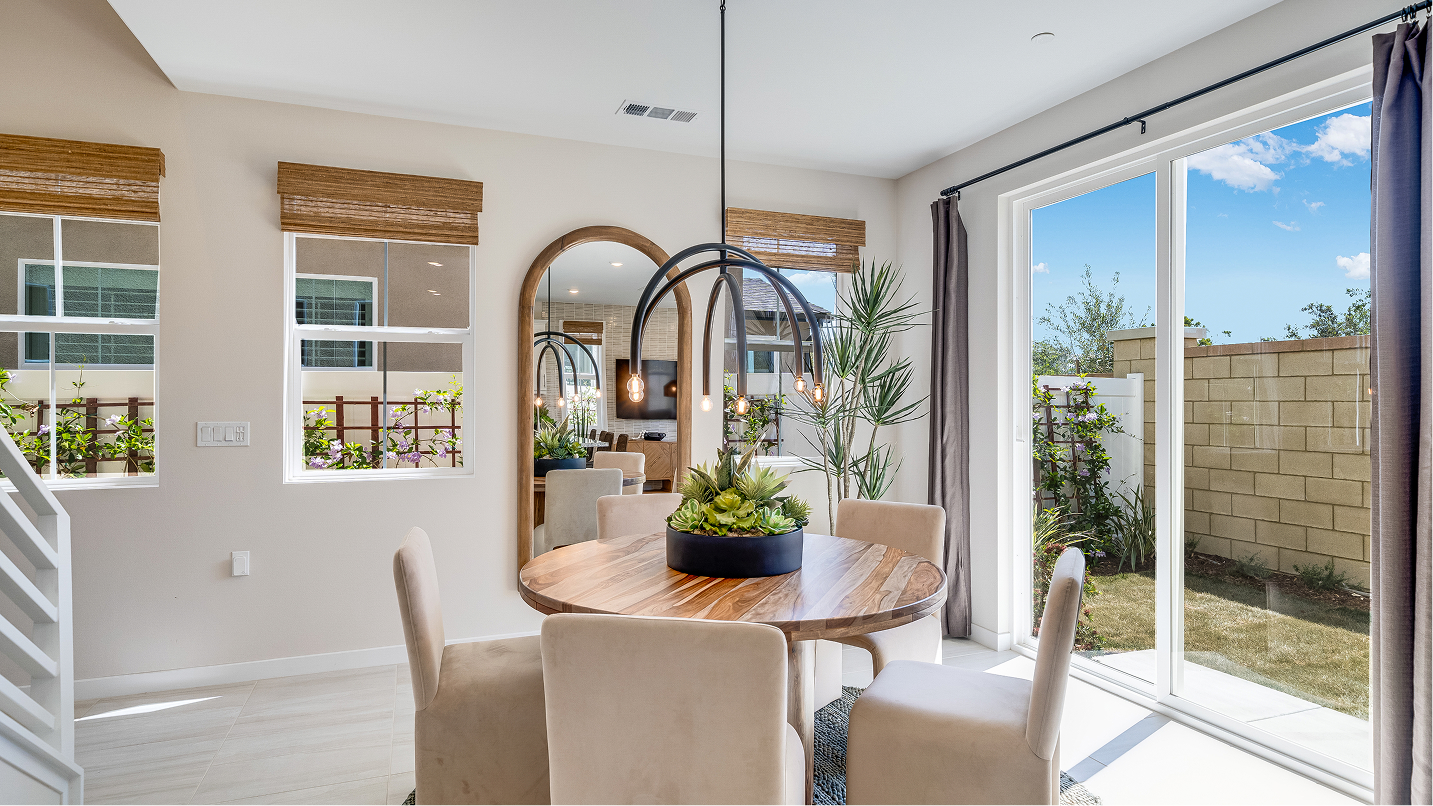 Luxe Nuvo Parkside Res2 Dining 2of3 F1