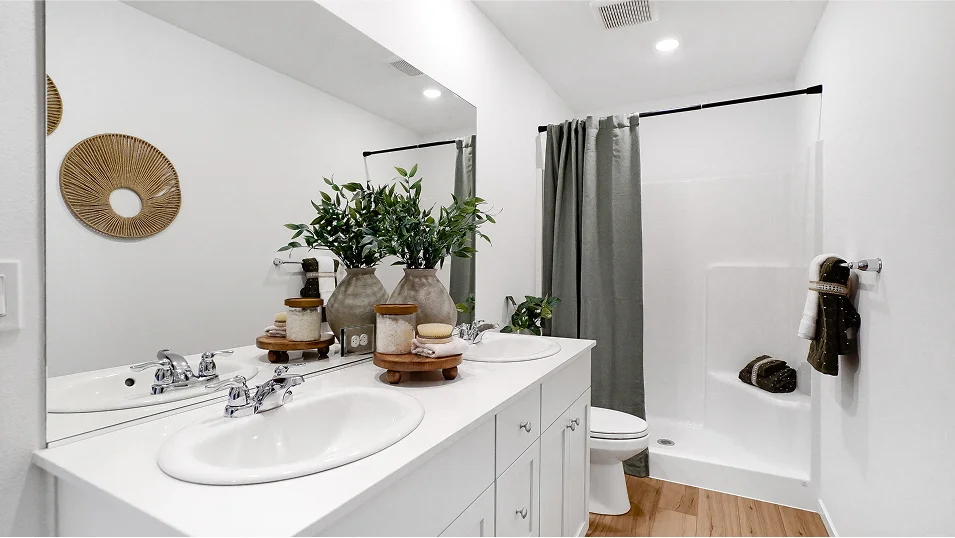 1440 Reece Owners Bath F2