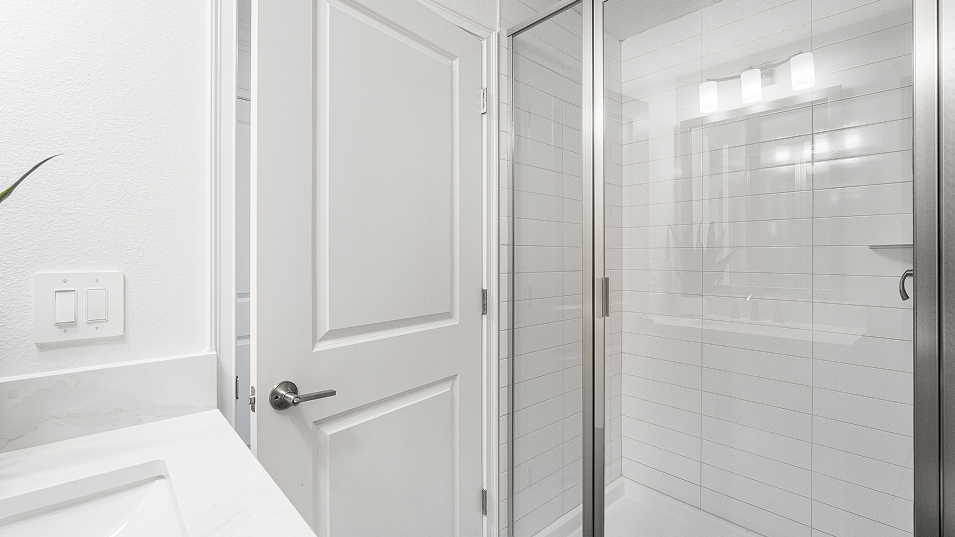 2411 Flagler Bath3 2of2 F1 Base2
