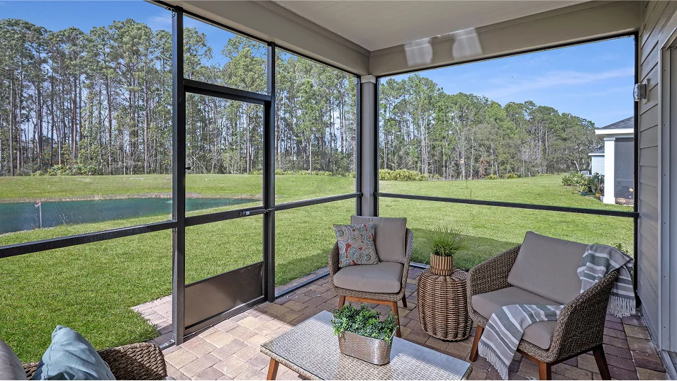 2106 Charle II Screened Porch 1of2