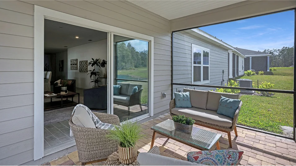 2106 Charle II Screened Porch 2of2
