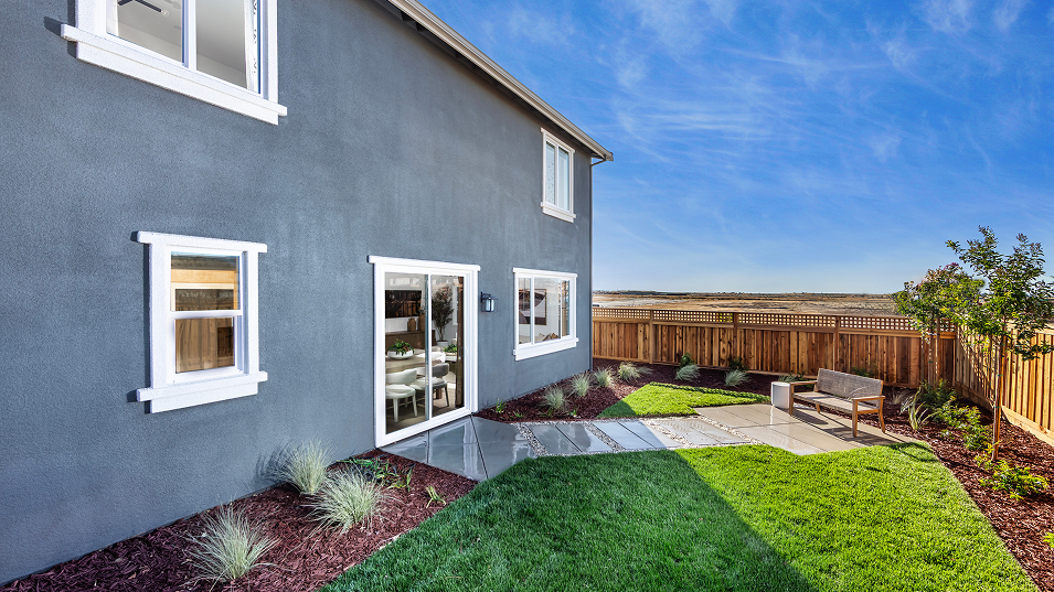 Meridian River Islands Res3 Exterior Backyard 1of2