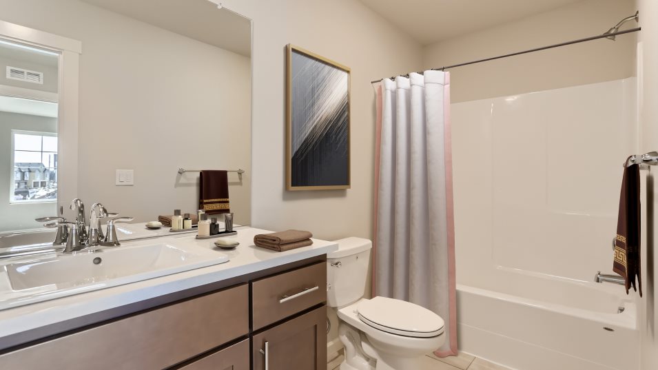 Nadine Bathroom 2