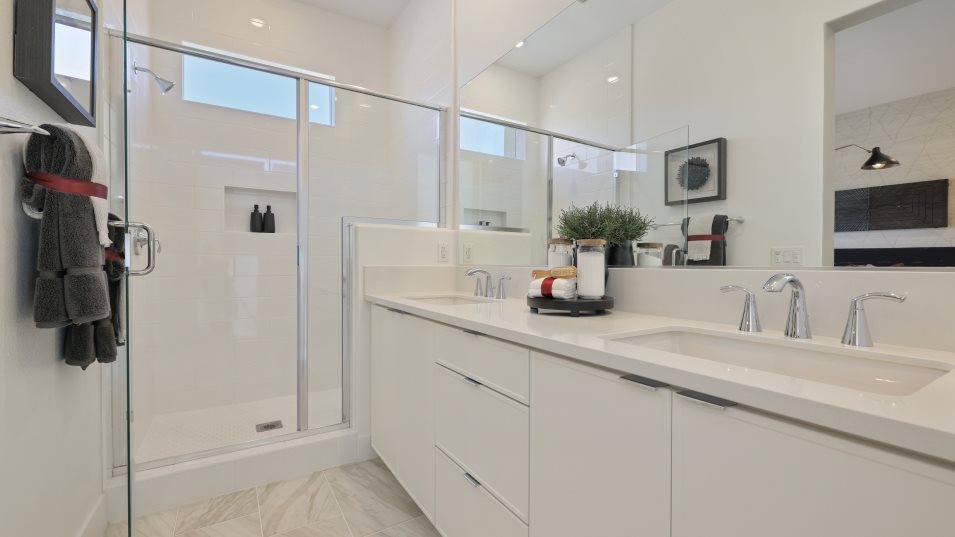 Aluna 1X owners suite bathroom