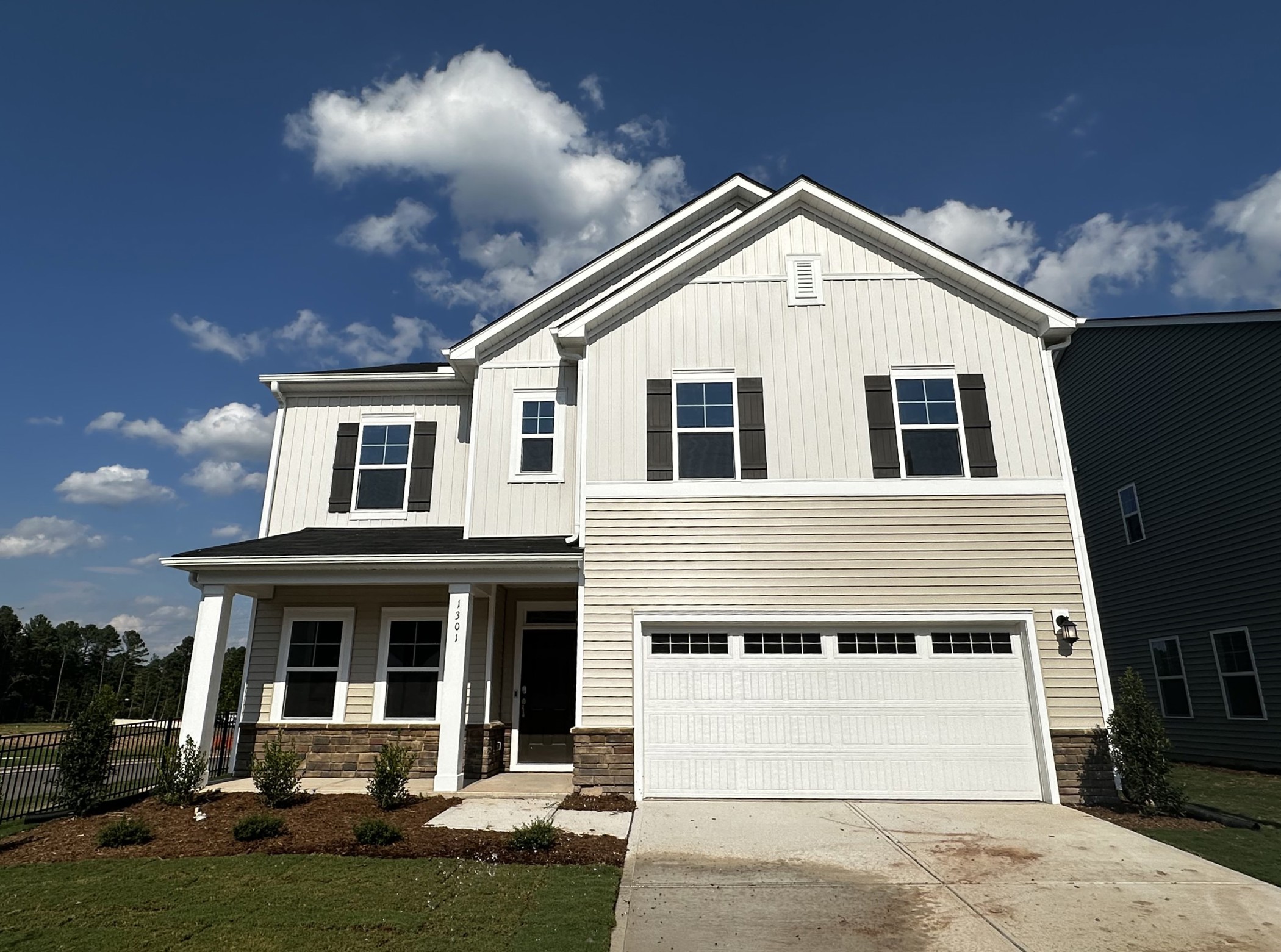 Stella View Landrum III Front 1of1 Cropped