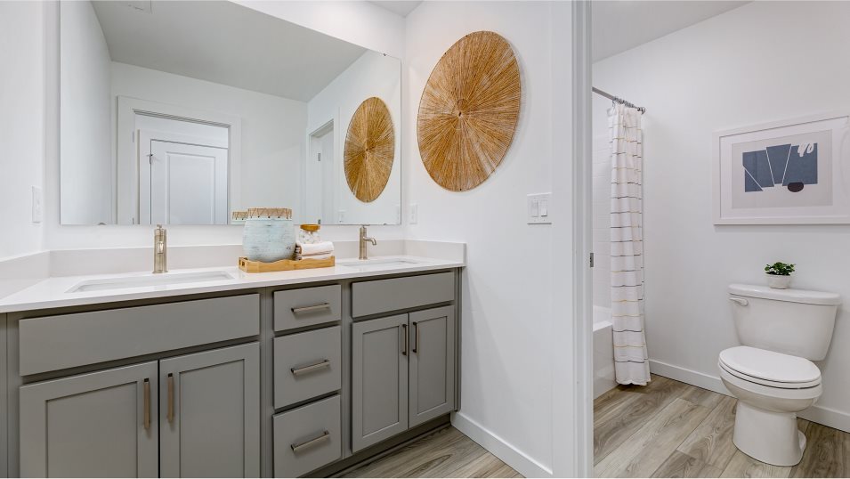 Plan 1660 bathroom 2