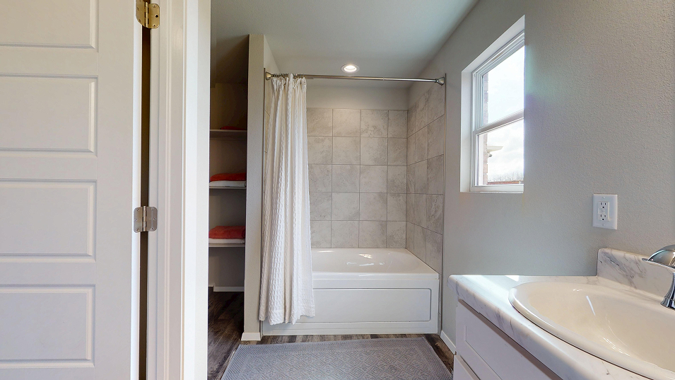Taylor Core R100 Raleigh Owners Bath Matterport F1