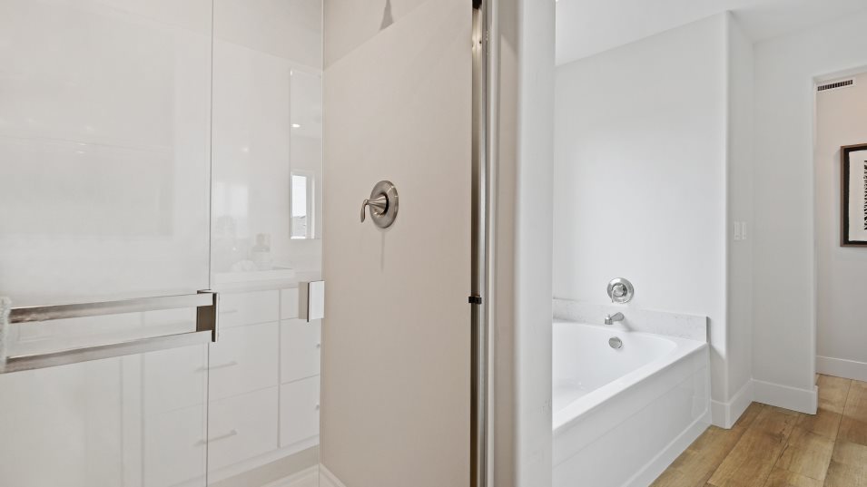 Plan 2801 Owner's Suite Bathroom
