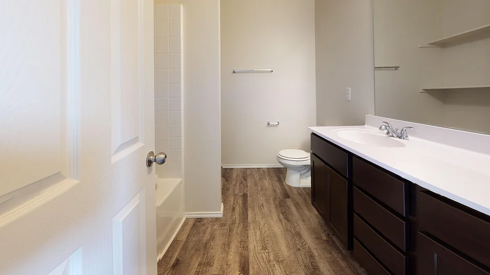 Taylor Core D100 Davenport Owners Bath F1
