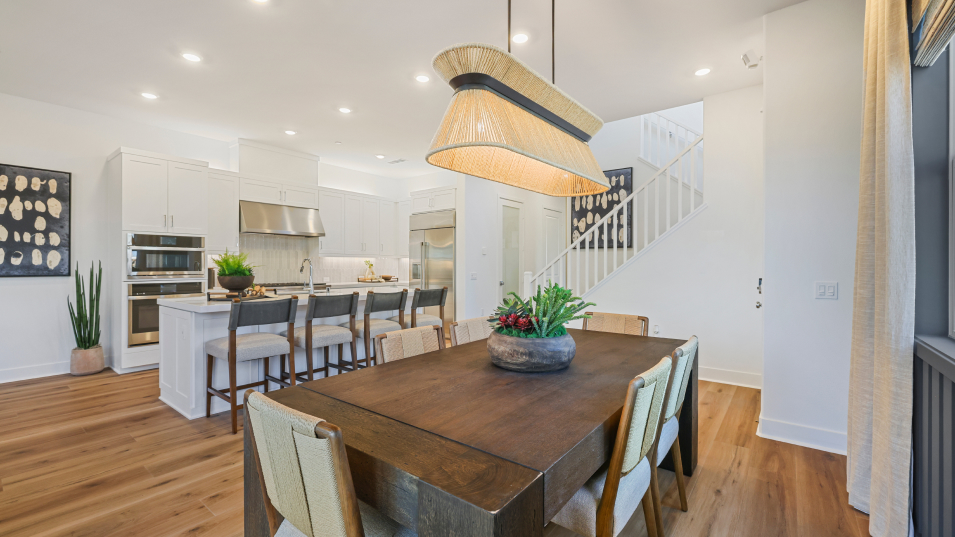 Ridgeview Metro Heights Res3 Dining 1of2 F1