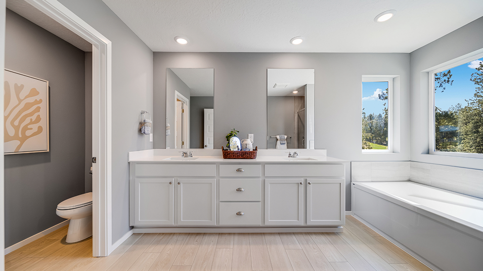 3355 Whidbey Owners Bath 1of2 F2 Base2