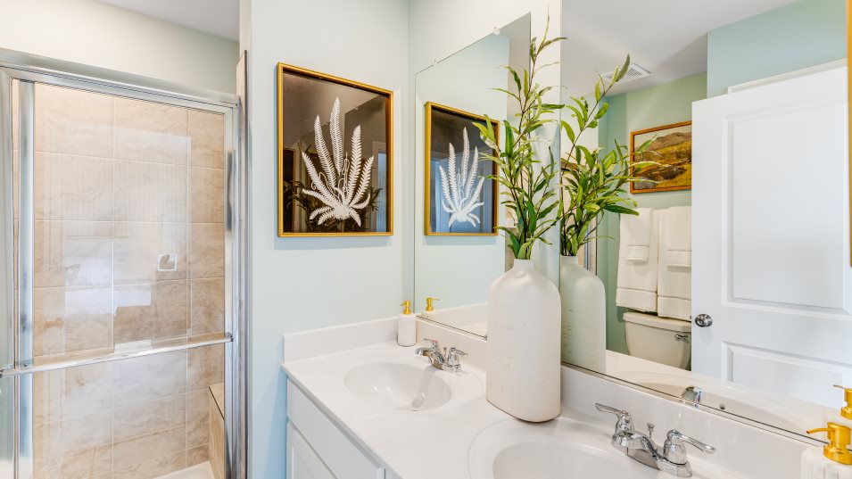 Lancaster Owners Bathroom