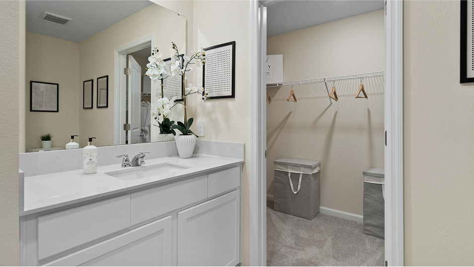 Florida CORE L003 Columbus Owners Bath 2of2 F2 Base3 4 18 25