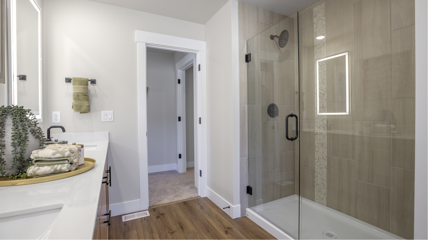 2540 Magnolia II Owners Bath 3of3 F2
