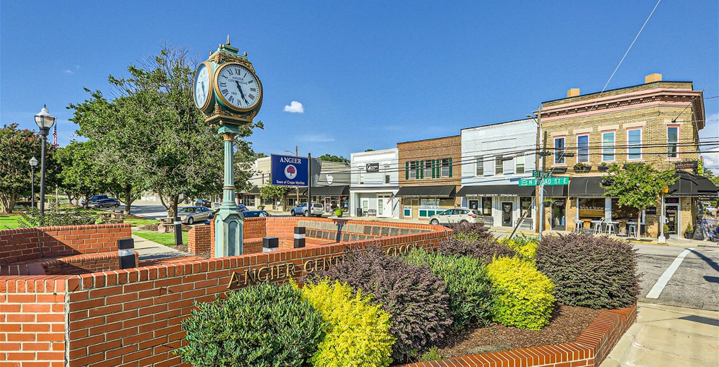 Myrtle Meadows offers quick access to charming boutiques