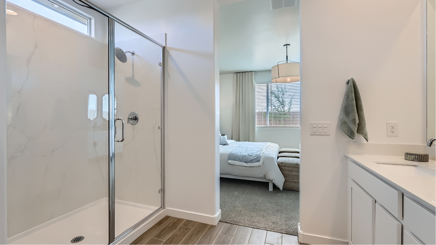4022 Sage Owners Bath 2of2 F1