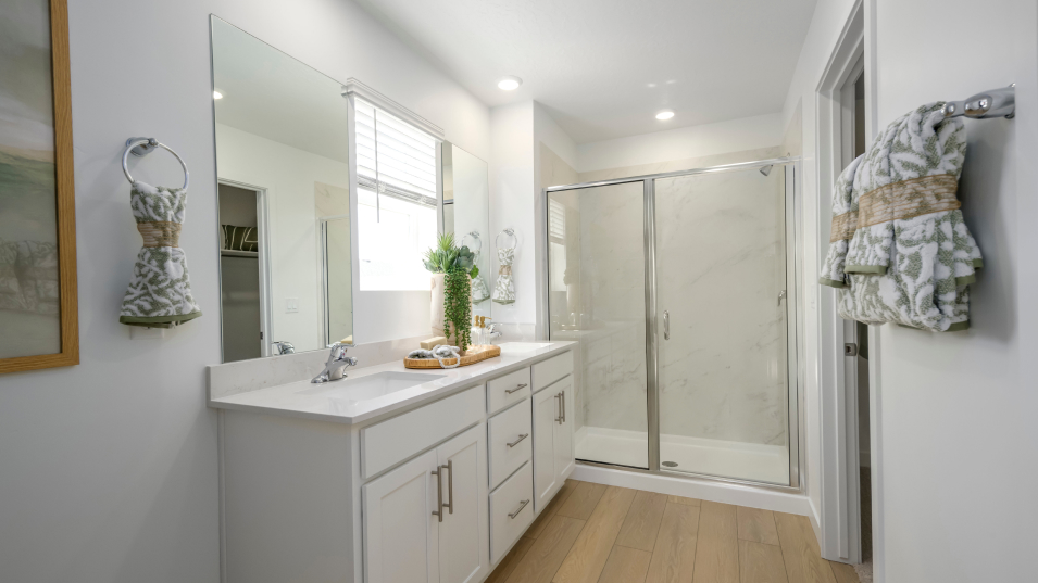 1663 Res E Owners Bath 1of2 F2 Base2