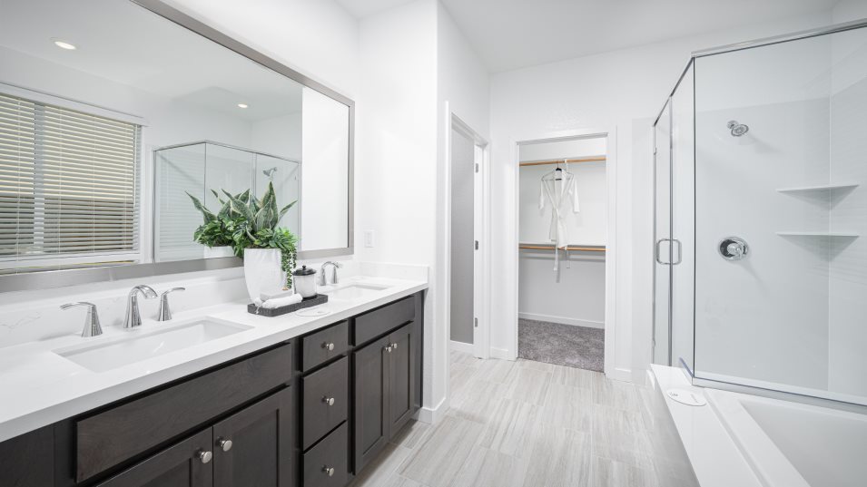 Res 2138 owners suite bathroom