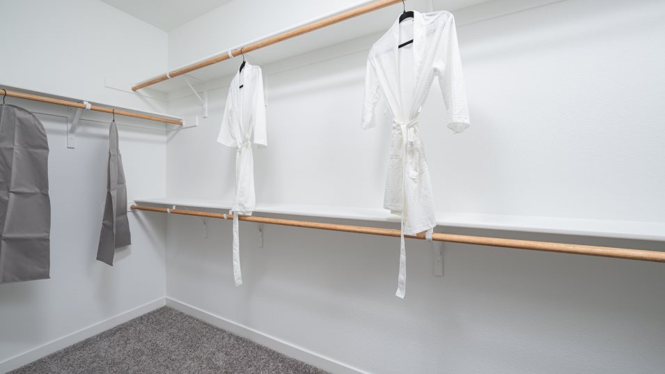 Res 2138 owners suite walk in closet