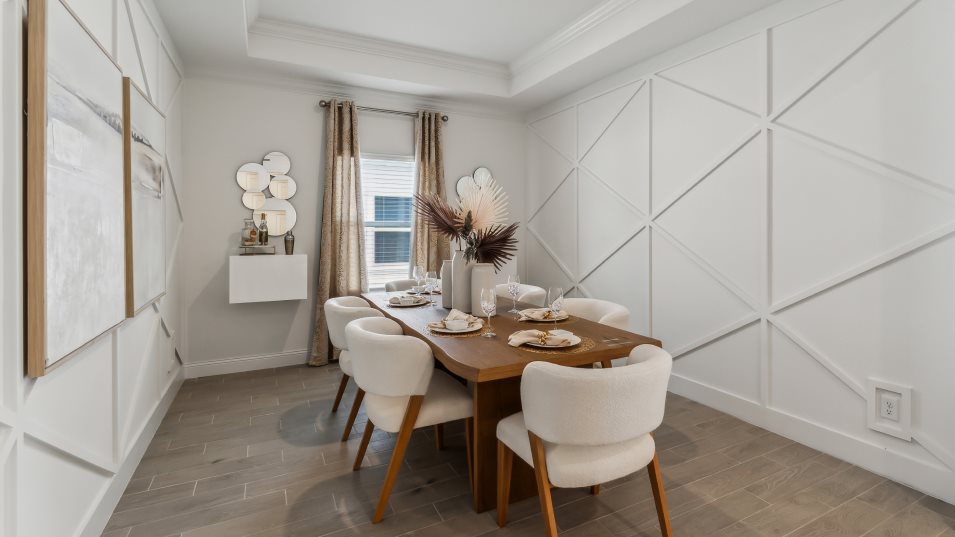 Medallion bonus dining room