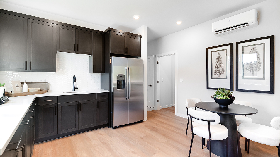 4141 Windsor NG Kitchenette 1of2 F1
