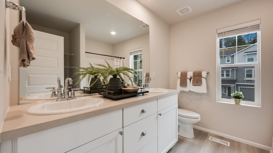 Bailey II Bathroom 2
