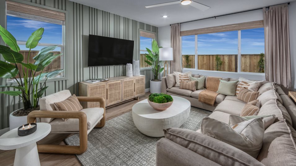 Residence H1 Family Room