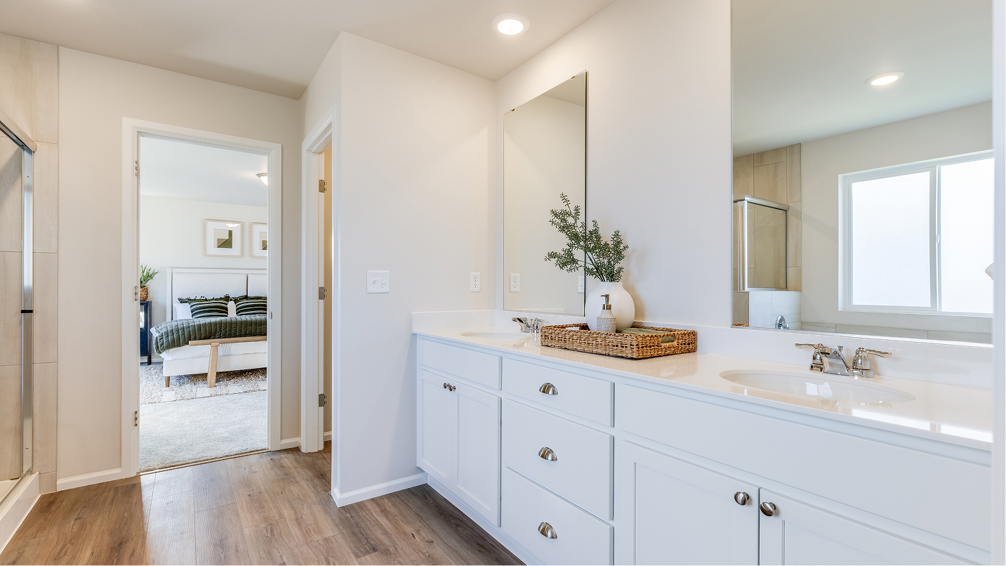 2758 Clark Owners Bath 1of2 F2