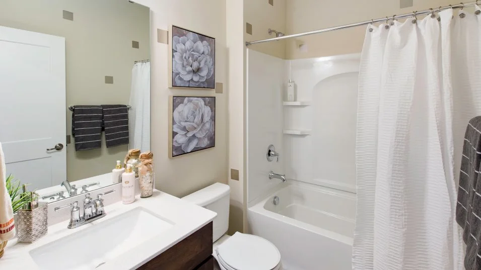 Laurel-Creek Lifestyle Villa Collection Brighton Patio Bathroom 2