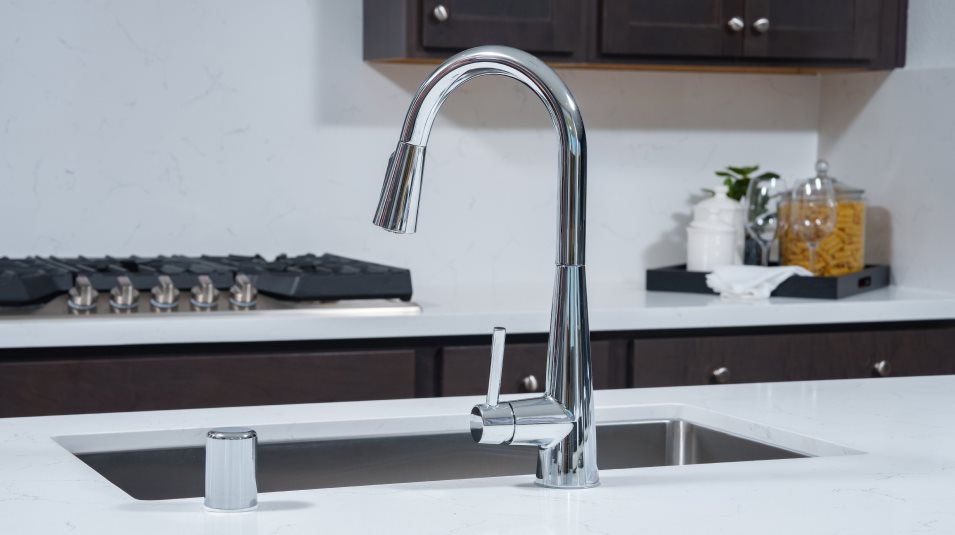 Sleek chrome pulldown spray faucet