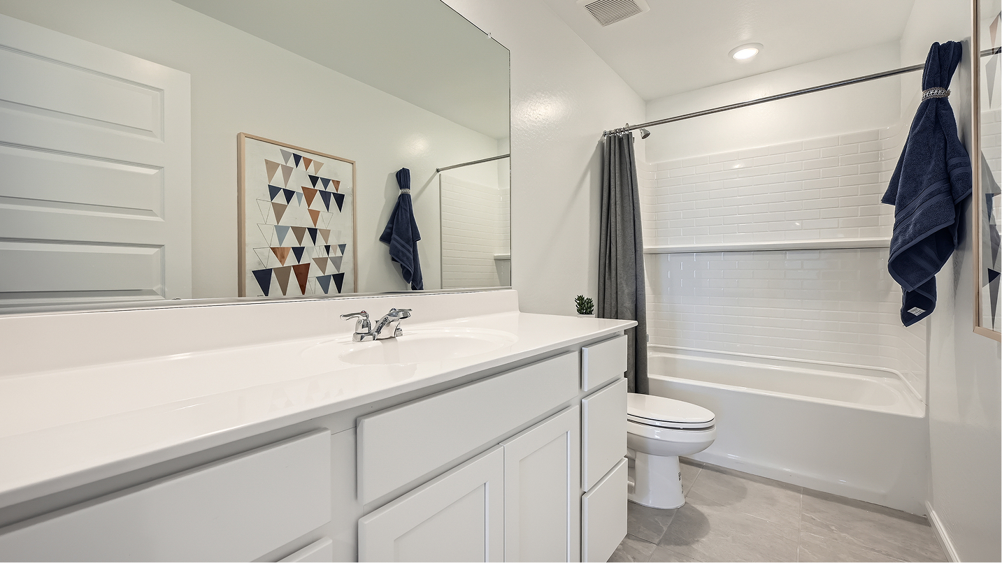 4049 Avery Bath2 F2