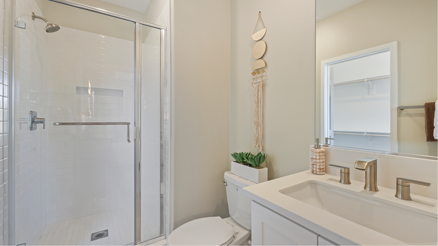 Amora Res3 Bath4 1of2 F2